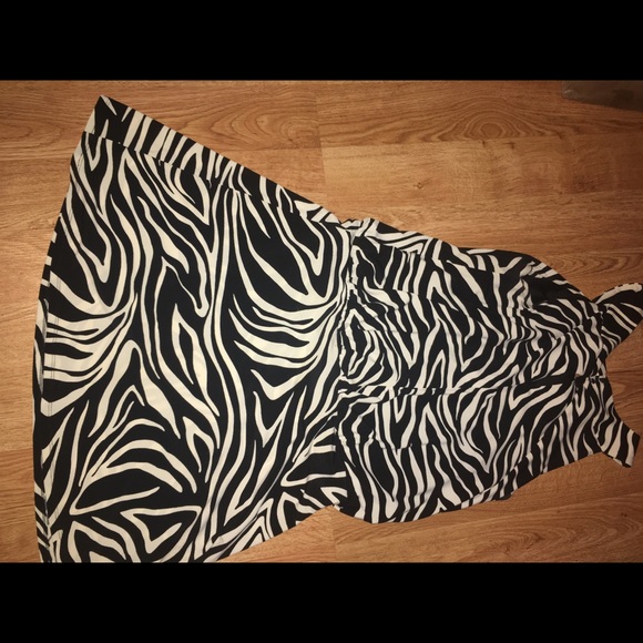 📍FINAL REDUCTION📍 Black & white zebra like print - Picture 4 of 4